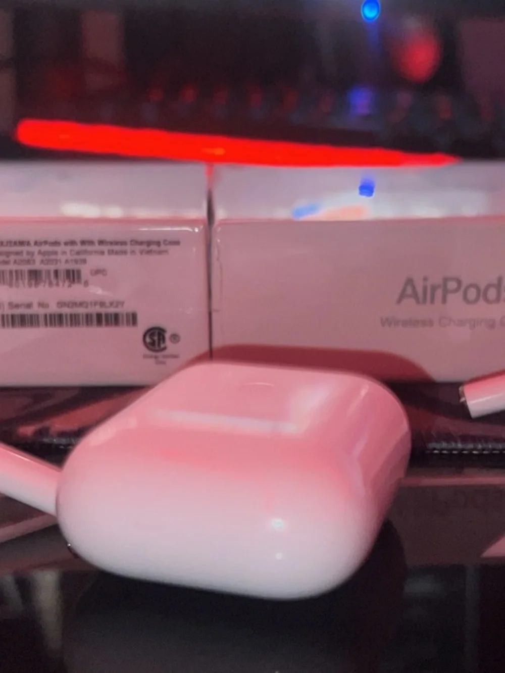 Apple White Wireless Earbuds with Charging Case and Lightning Cable